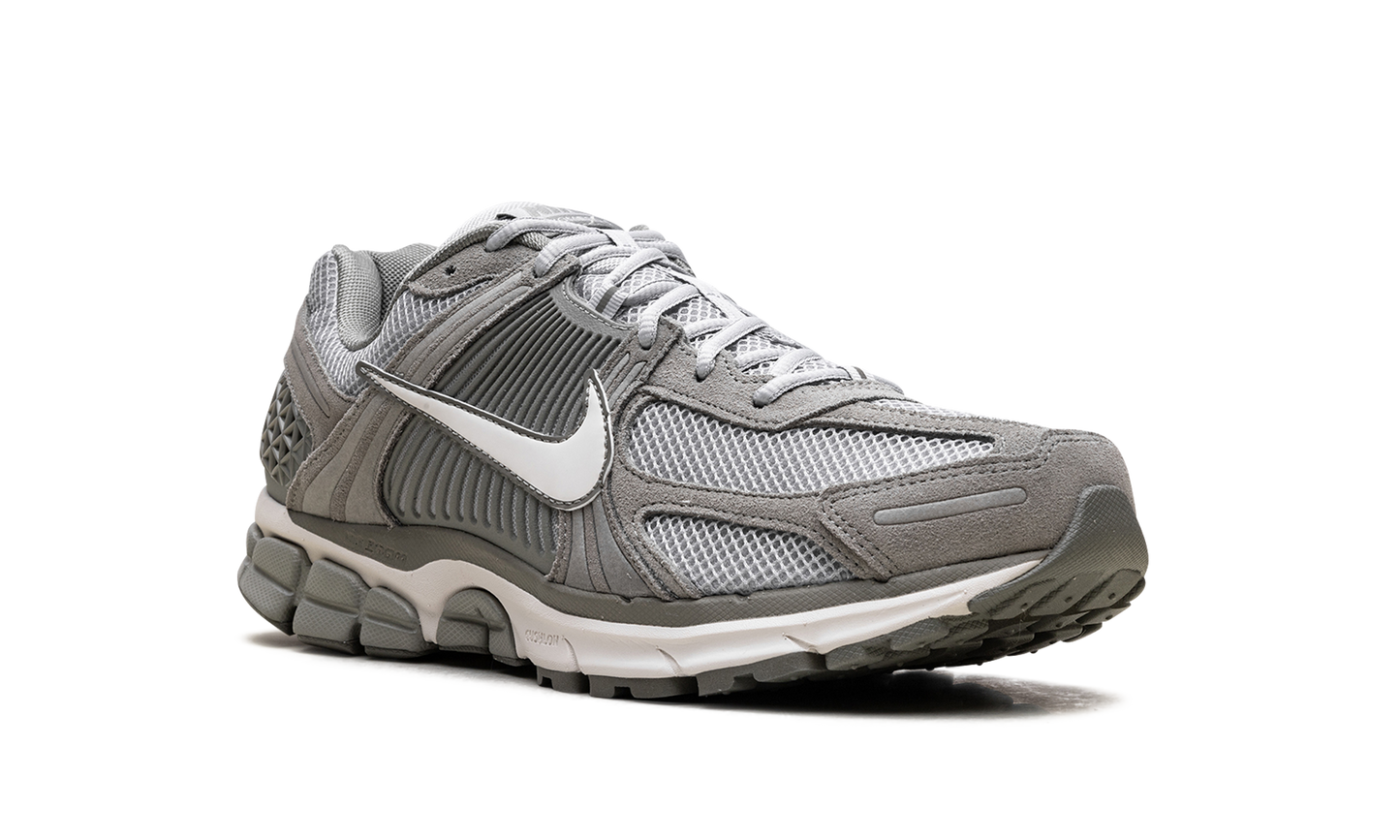 Zoom Vomero 5 "Dark Stucco"