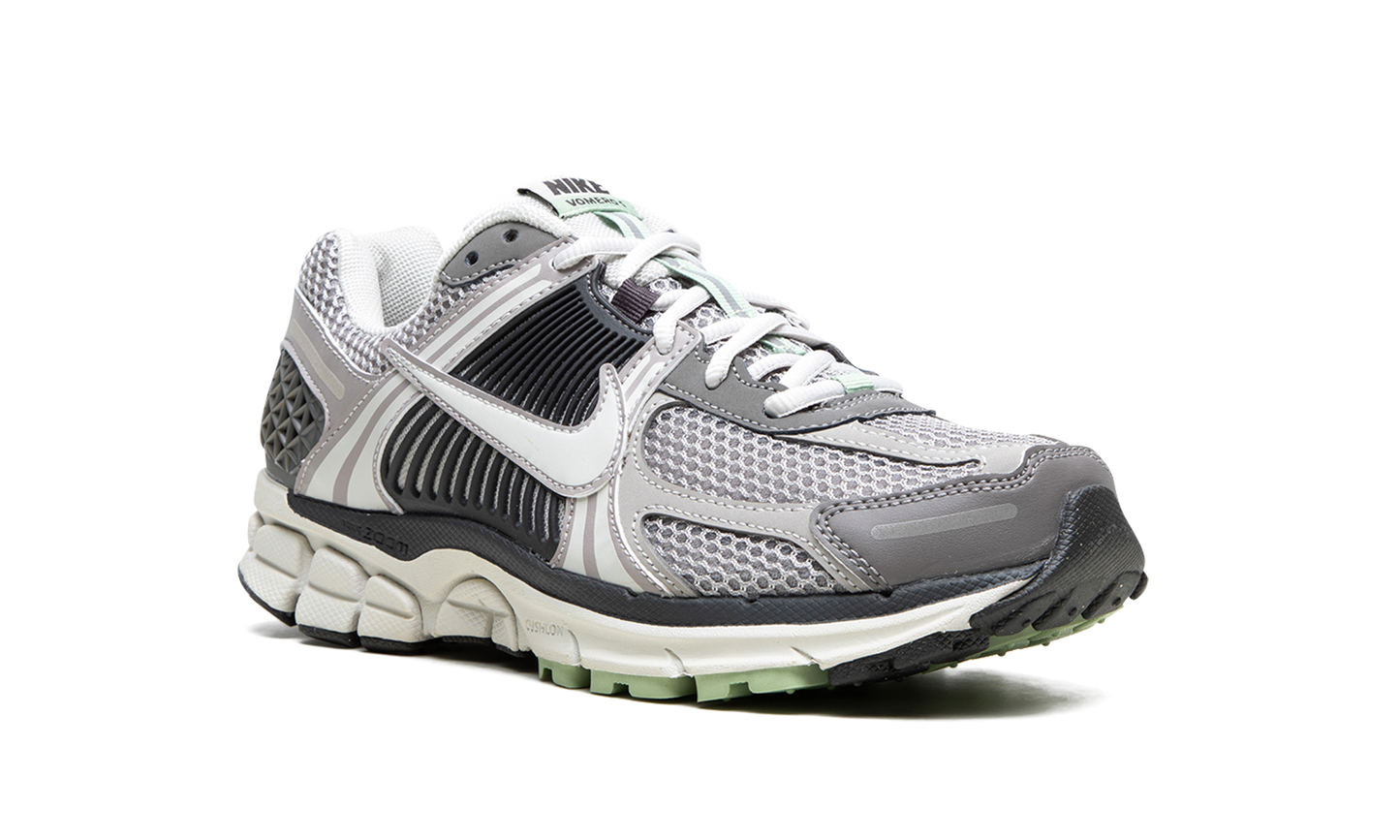 VOMERO 5 WMNS "Cobblestone"
