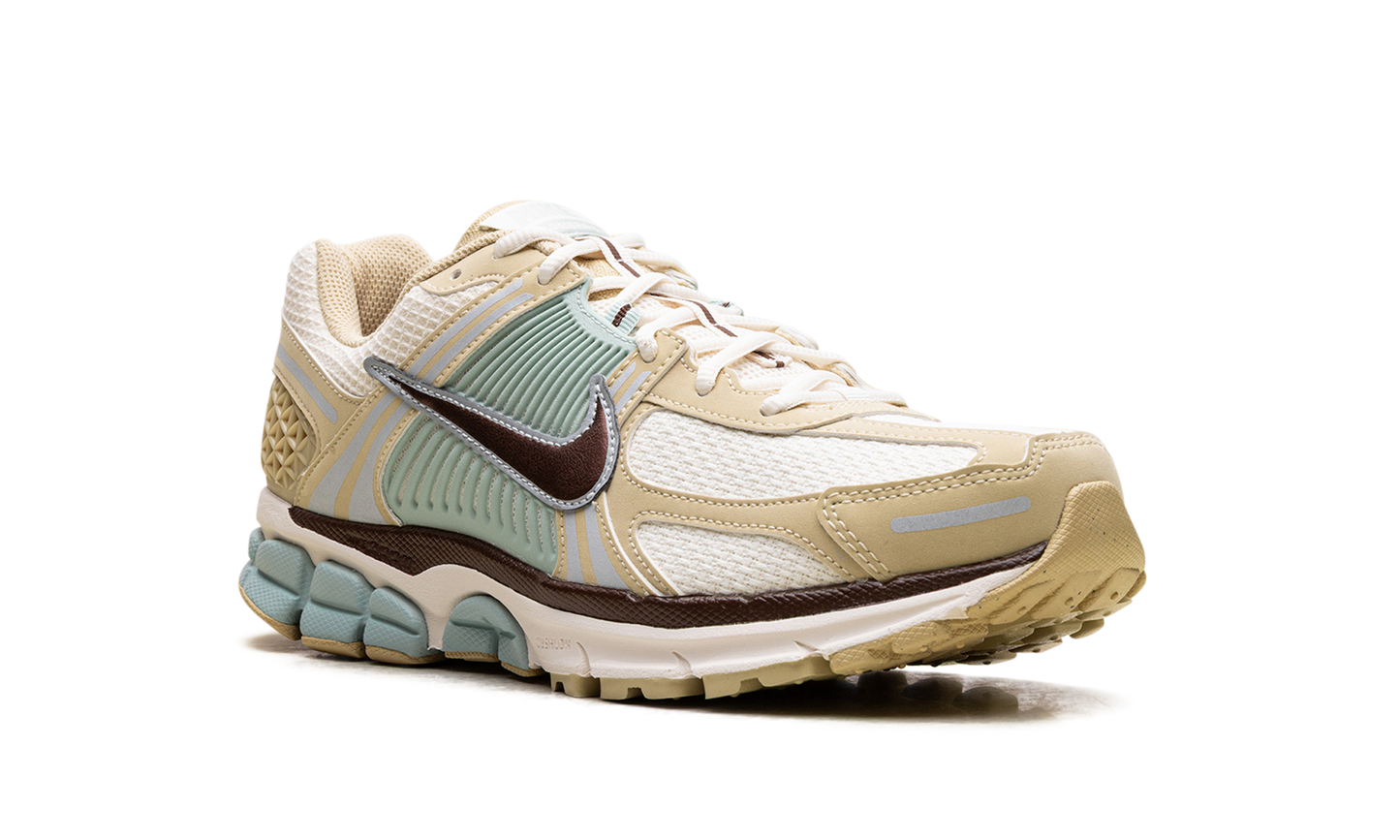 Air Zoom Vomero 5 "Team Gold Seafoam"