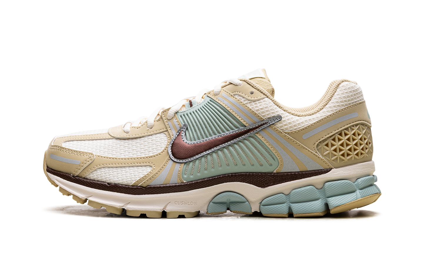 Air Zoom Vomero 5 "Team Gold Seafoam"