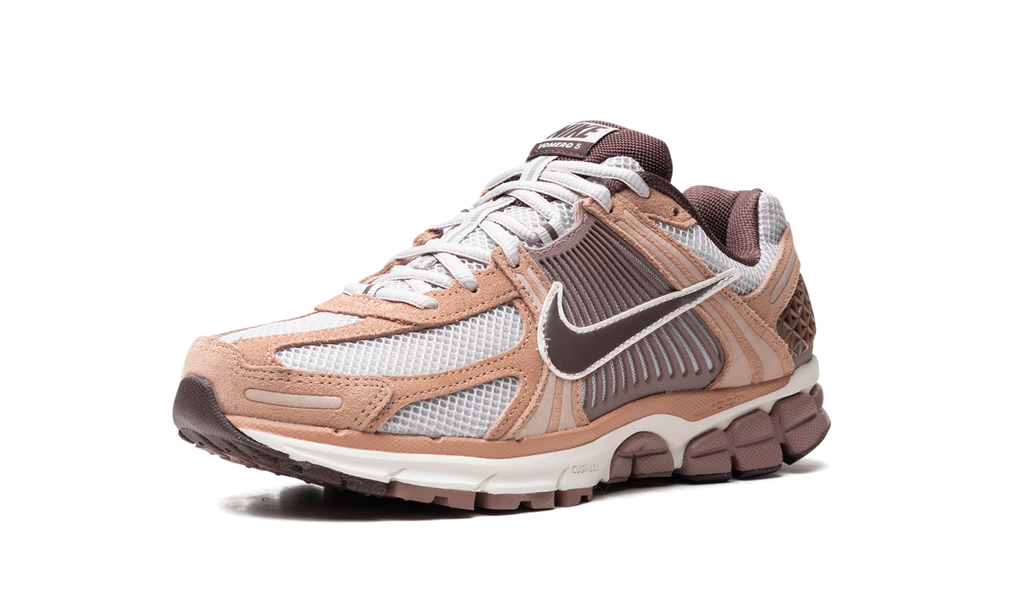 Zoom Vomero 5 "Dusted Clay"