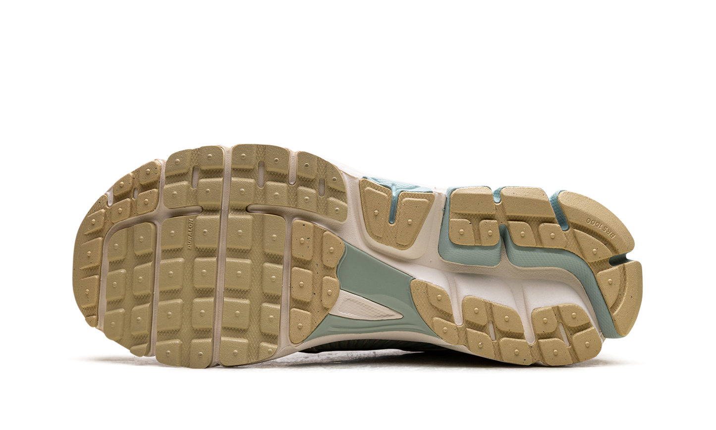 Air Zoom Vomero 5 "Team Gold Seafoam"