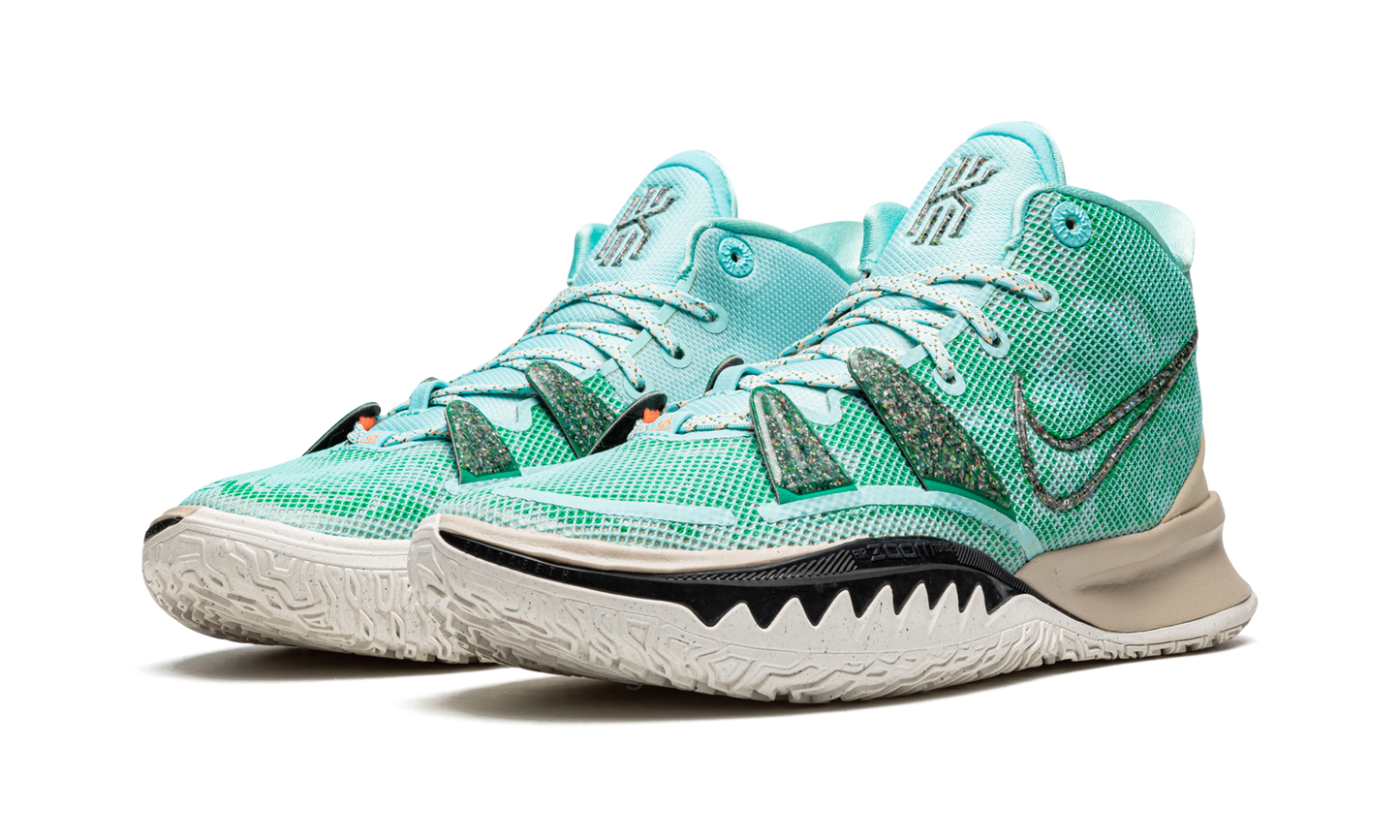 Kyrie 7 "Copa"