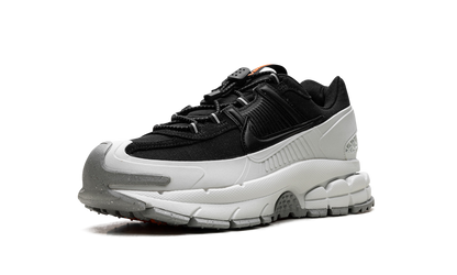 Zoom Vomero 5 Roam "Black Light Silver"