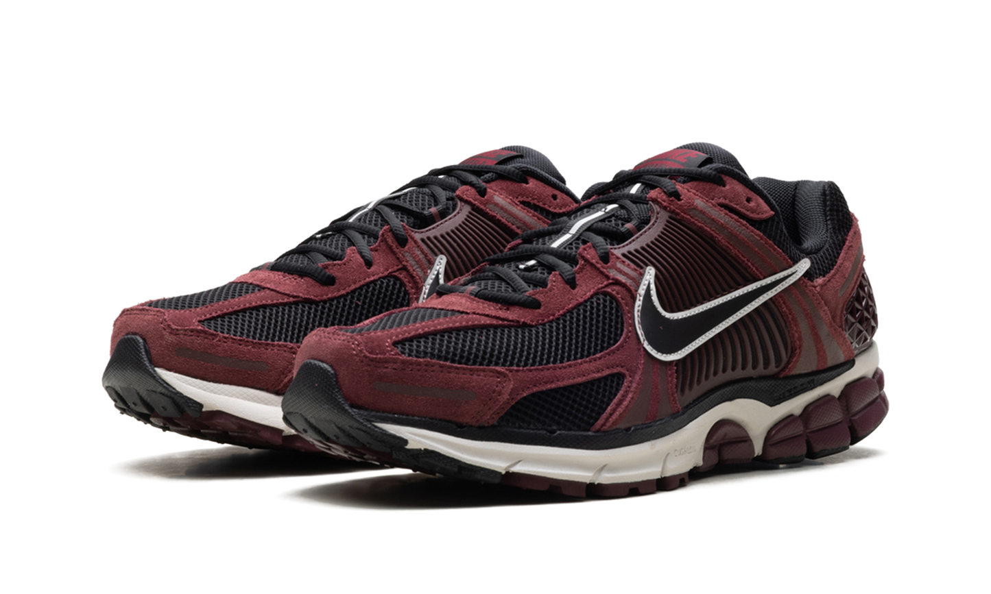 Zoom Vomero 5 "Dark Team Red"