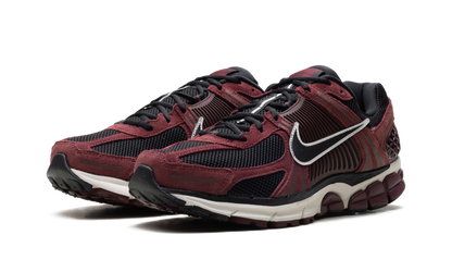 Zoom Vomero 5 "Dark Team Red"