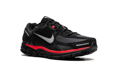 Zoom Vomero 5 "Black Metallic University Red"