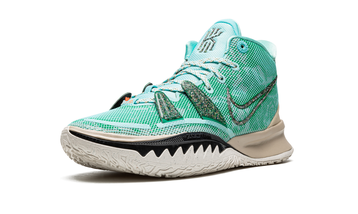 Kyrie 7 "Copa"