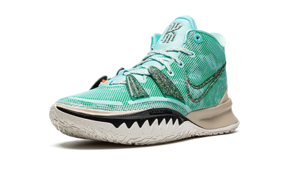 Kyrie 7 "Copa"
