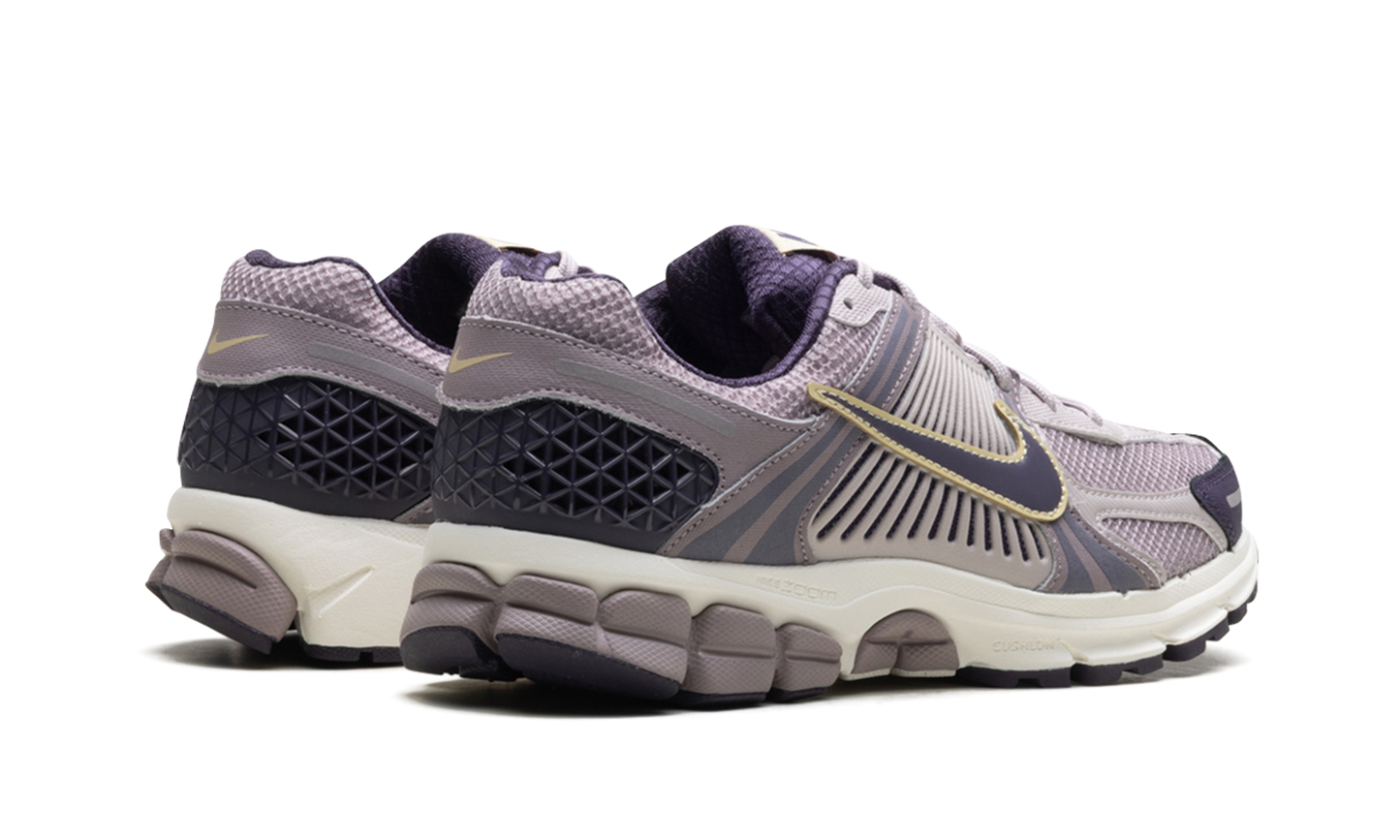Zoom Vomero 5 "Platinum Violet"