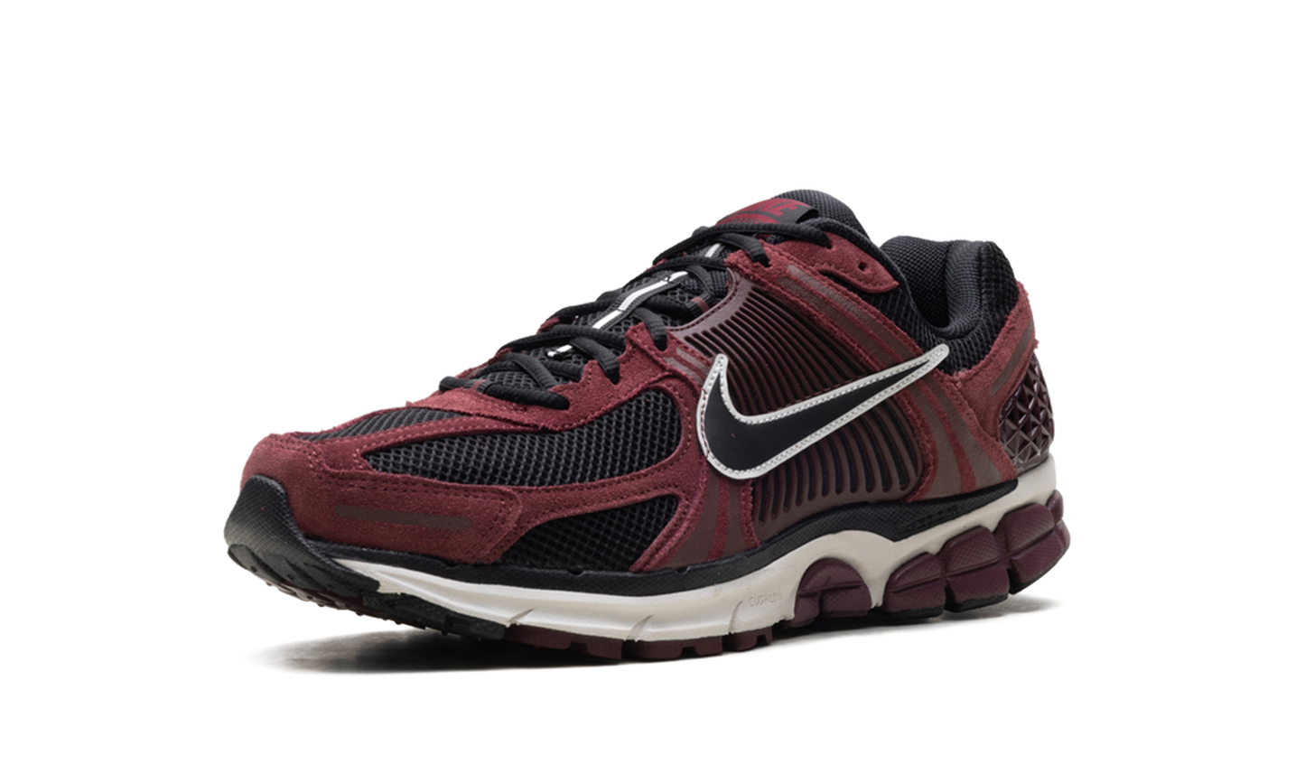 Zoom Vomero 5 "Dark Team Red"