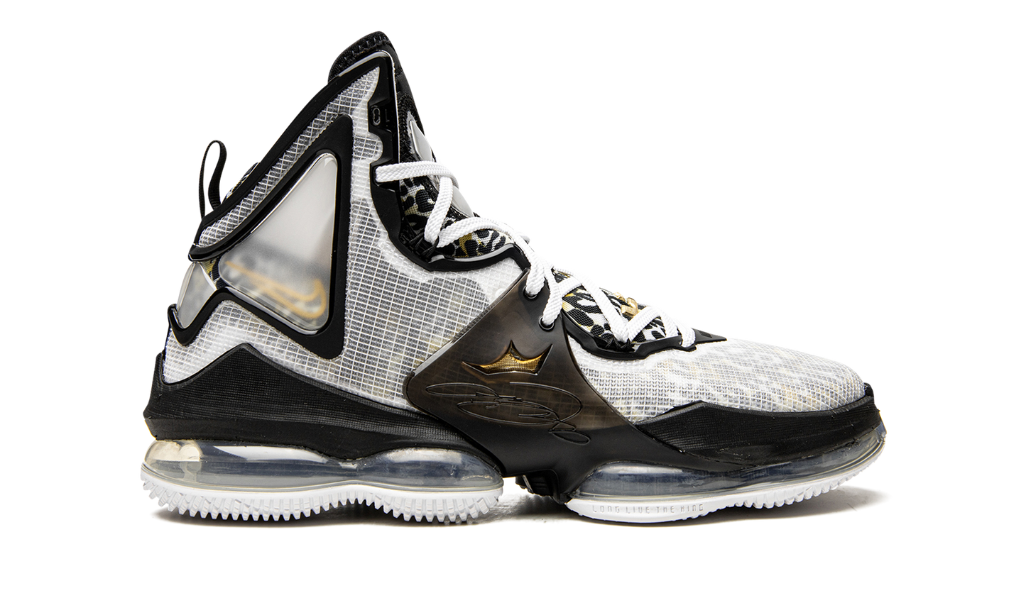 LeBron 19 "Royalty"
