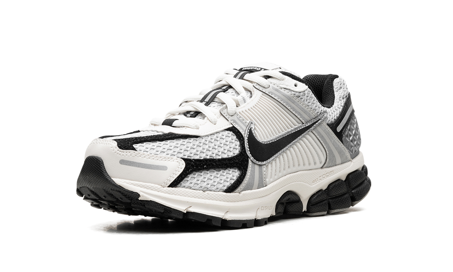 Zoom Vomero 5 "Photon Dust Black"