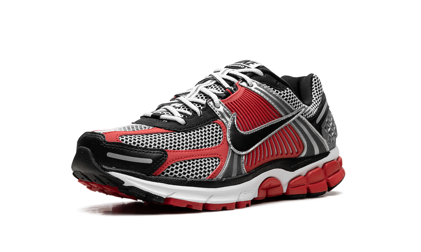 Zoom Vomero 5 "Metallic Silver University Red"