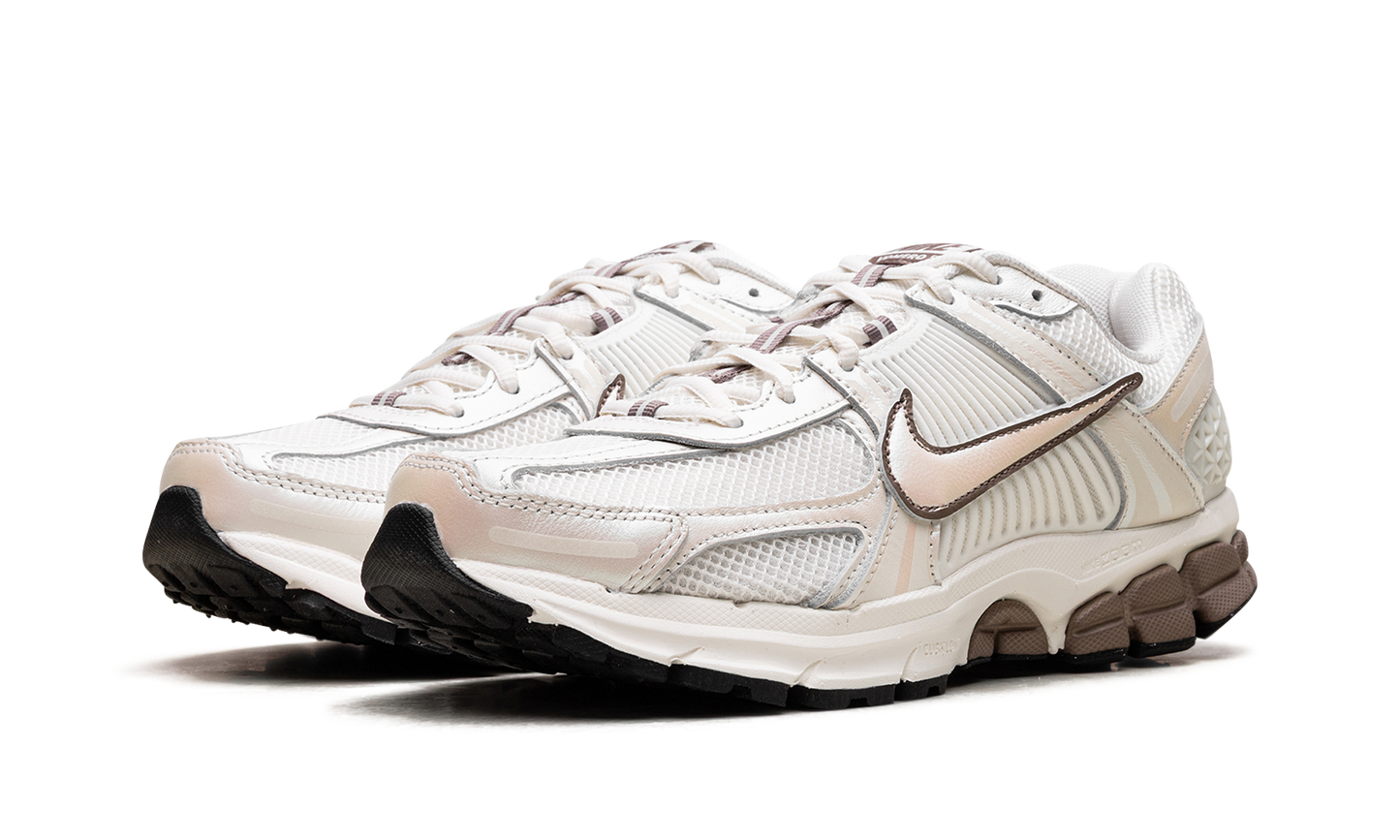 Air Zoom Vomero 5 WMNS "Sail Mink Brown"