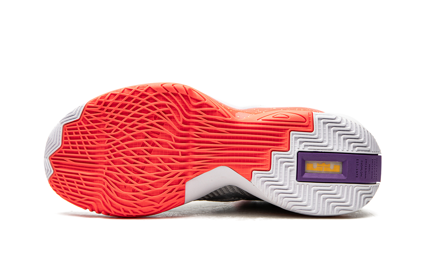 LeBron Soldier 14 "Hare"