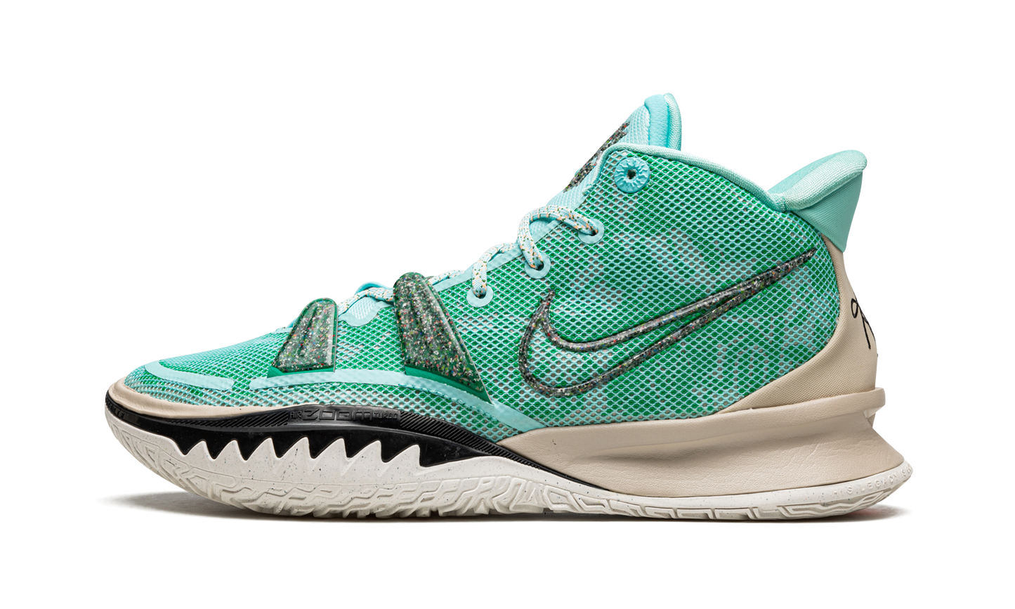 Kyrie 7 "Copa"