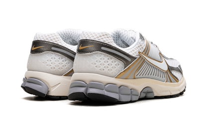 Zoom Vomero 5 "Platinum Tint Metallic Gold"