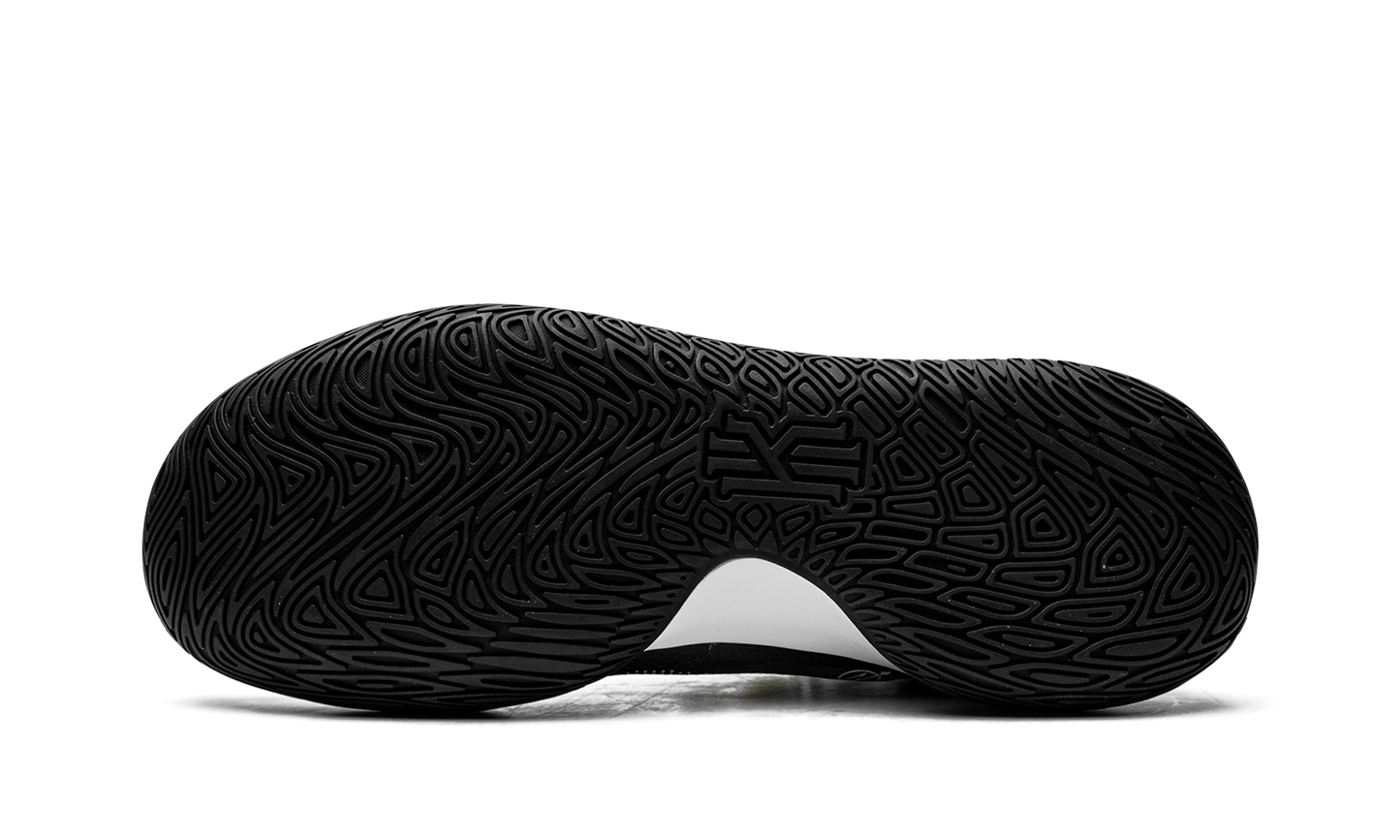 Kyrie Flytrap V