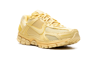 Zoom Vomero 5 "Saturn Gold"
