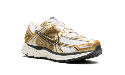 Zoom Vomero 5 WMNS "Metallic Gold"