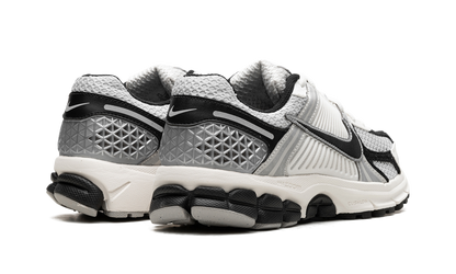 Zoom Vomero 5 "Photon Dust Black"