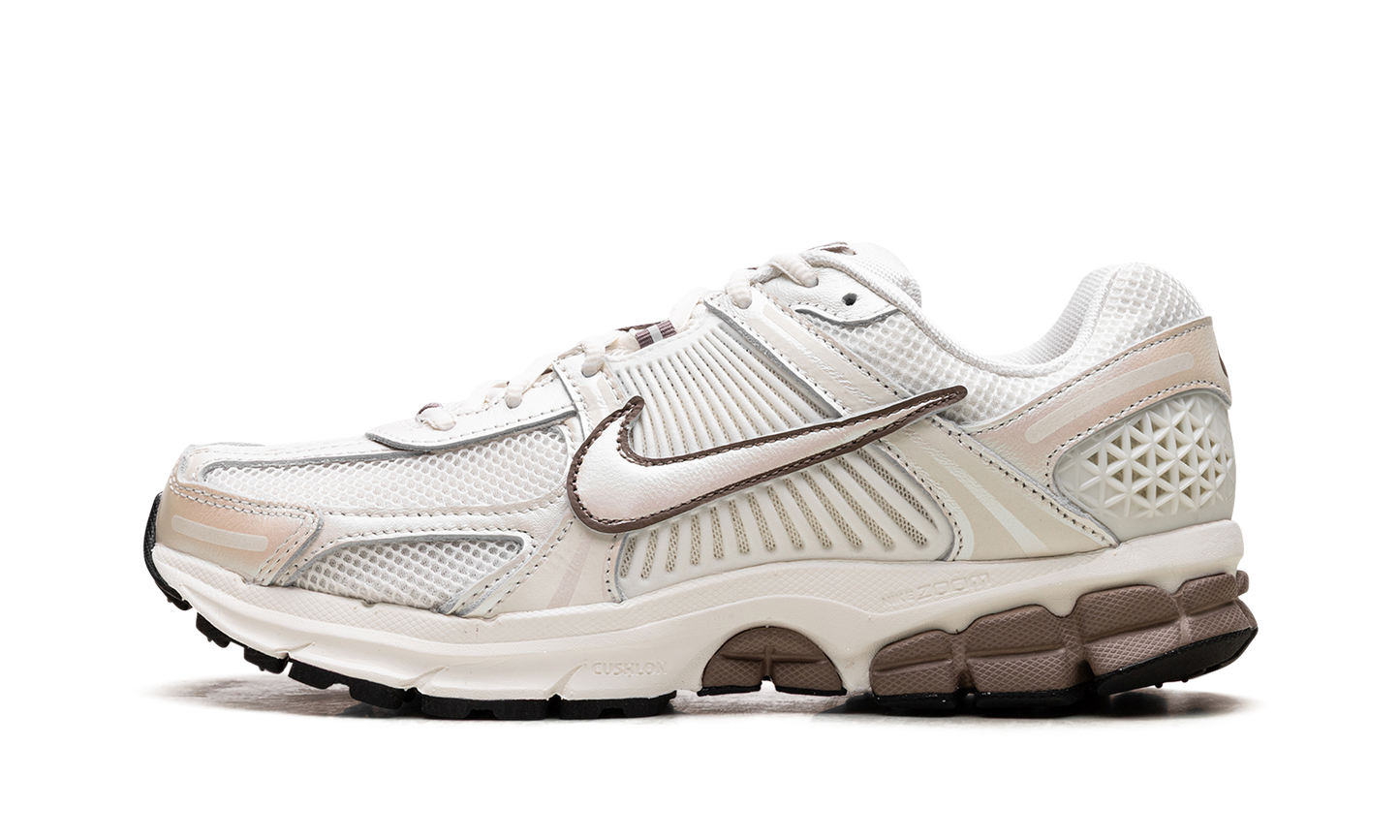 Air Zoom Vomero 5 WMNS "Sail Mink Brown"