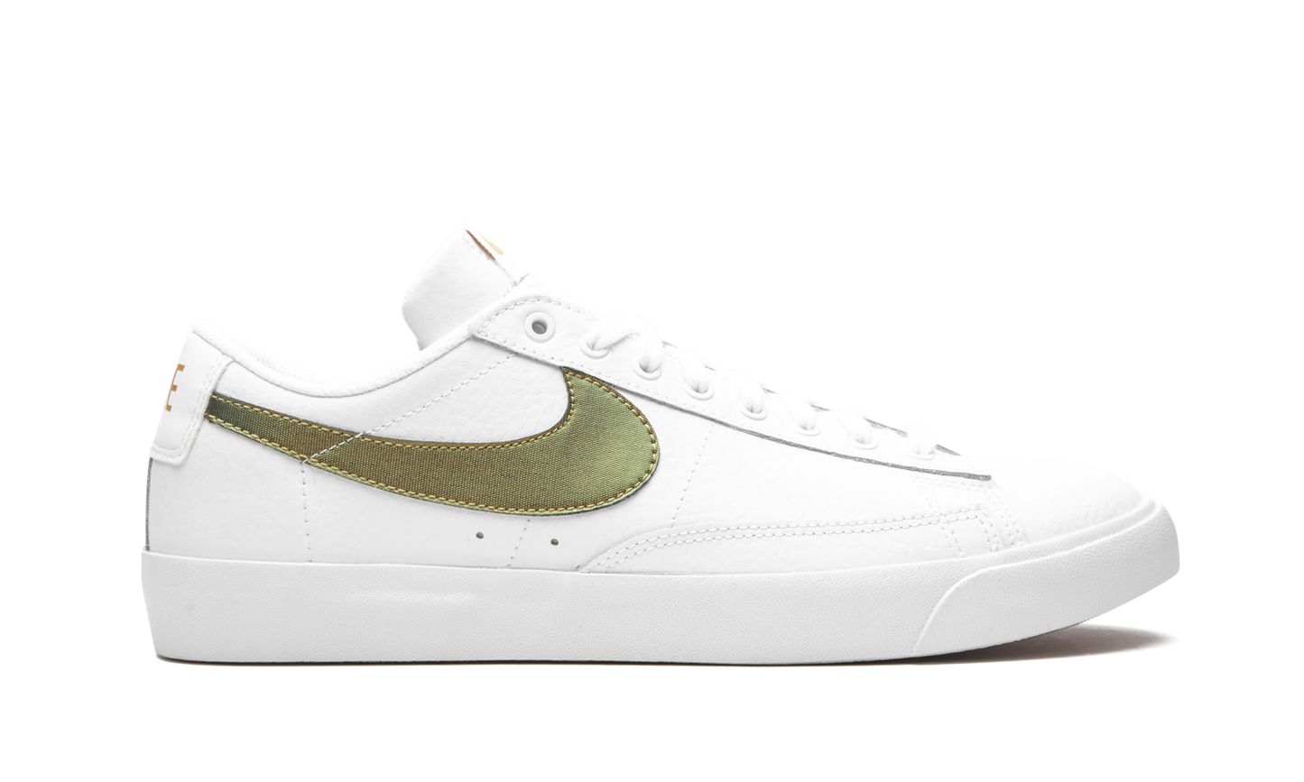 Blazer Low Premium "White/Metallic Gold"