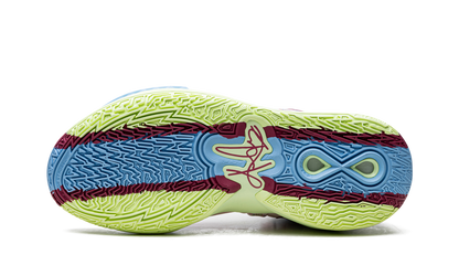 Kyrie 8 Infinity "1 World 1 People"