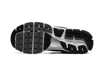Zoom Vomero 5 SE SP "Black / Metallic Silver"
