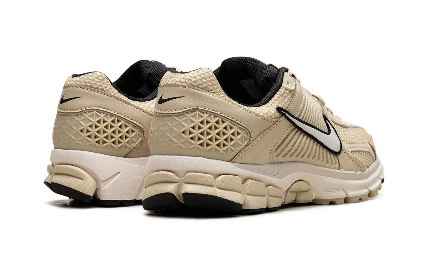 Air Zoom Vomero 5 WMNS "Team Gold"