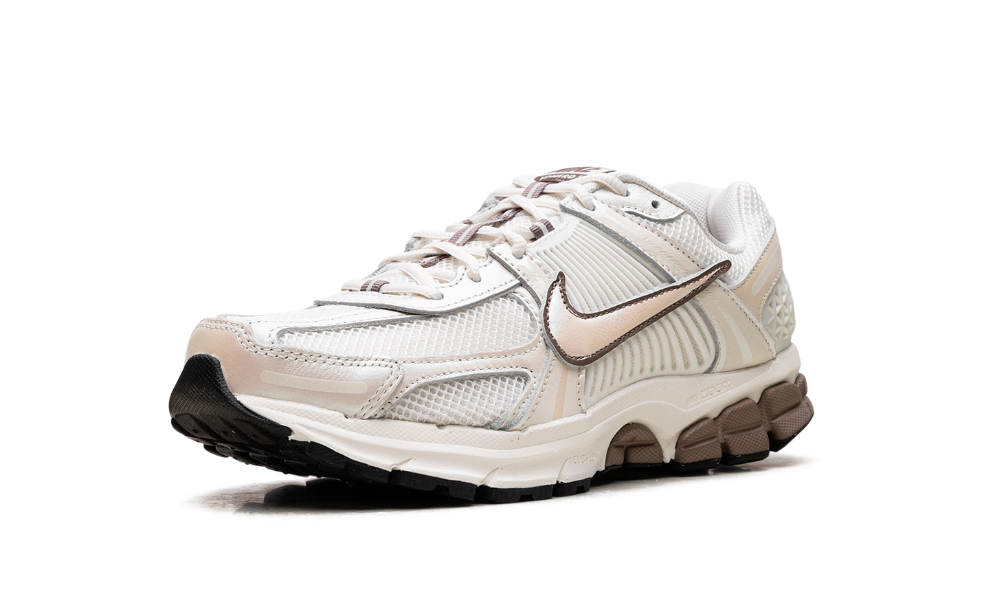 Air Zoom Vomero 5 WMNS "Sail Mink Brown"