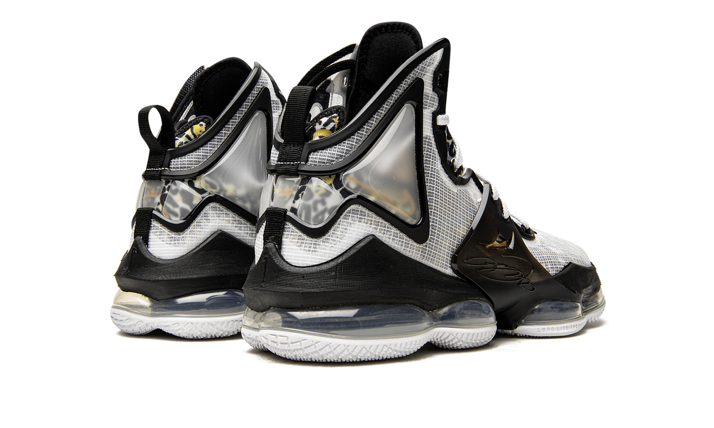 LeBron 19 "Royalty"