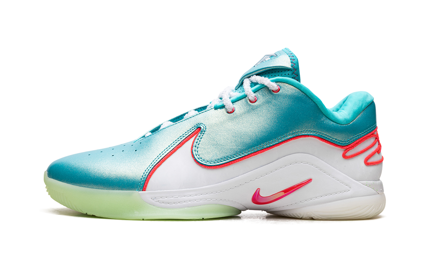 LeBron 22 "Christmas"