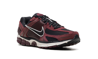 Zoom Vomero 5 "Dark Team Red"