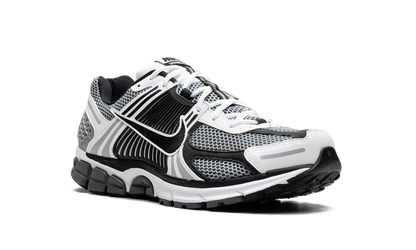 Zoom Vomero 5 SE SP "Black / Metallic Silver"