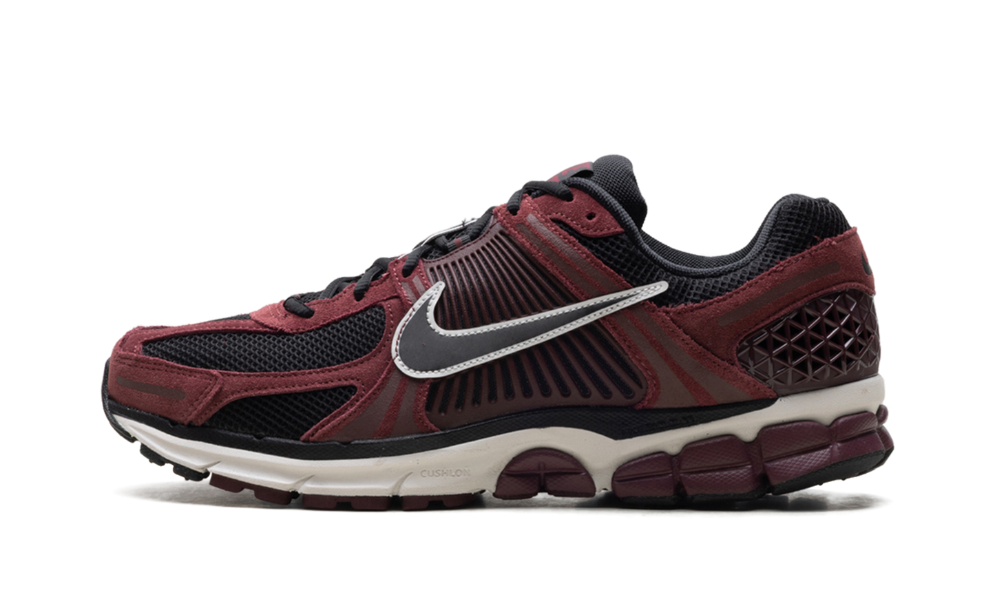 Zoom Vomero 5 "Dark Team Red"