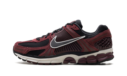 Zoom Vomero 5 "Dark Team Red"