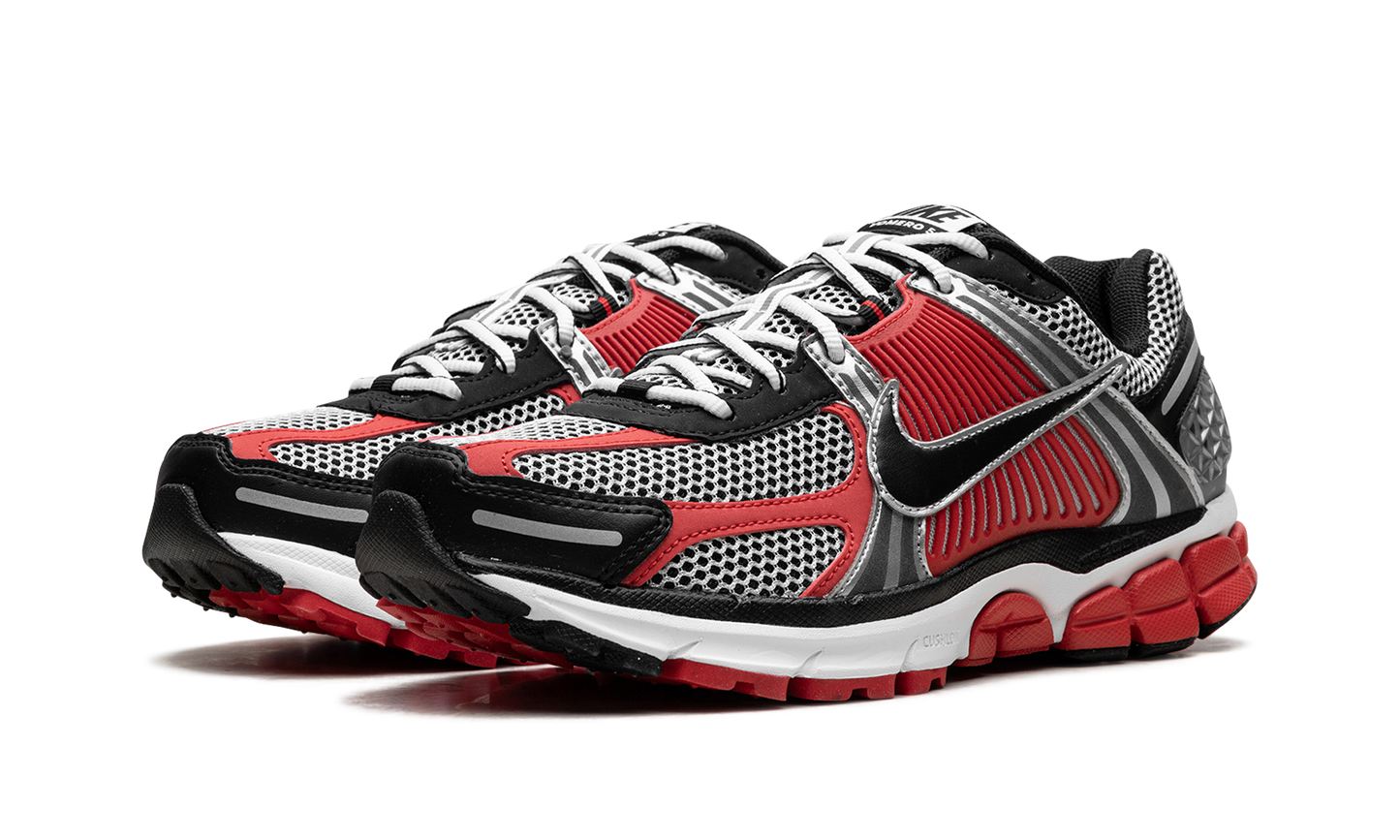 Zoom Vomero 5 "Metallic Silver University Red"