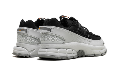 Zoom Vomero 5 Roam "Black Light Silver"