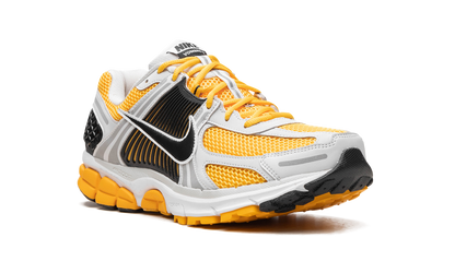 Zoom Vomero 5 "University Gold'"
