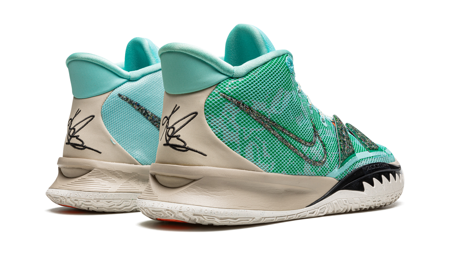 Kyrie 7 "Copa"