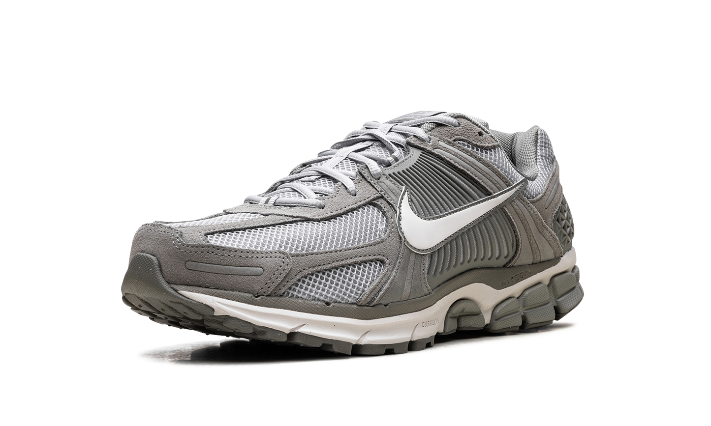 Zoom Vomero 5 "Dark Stucco"