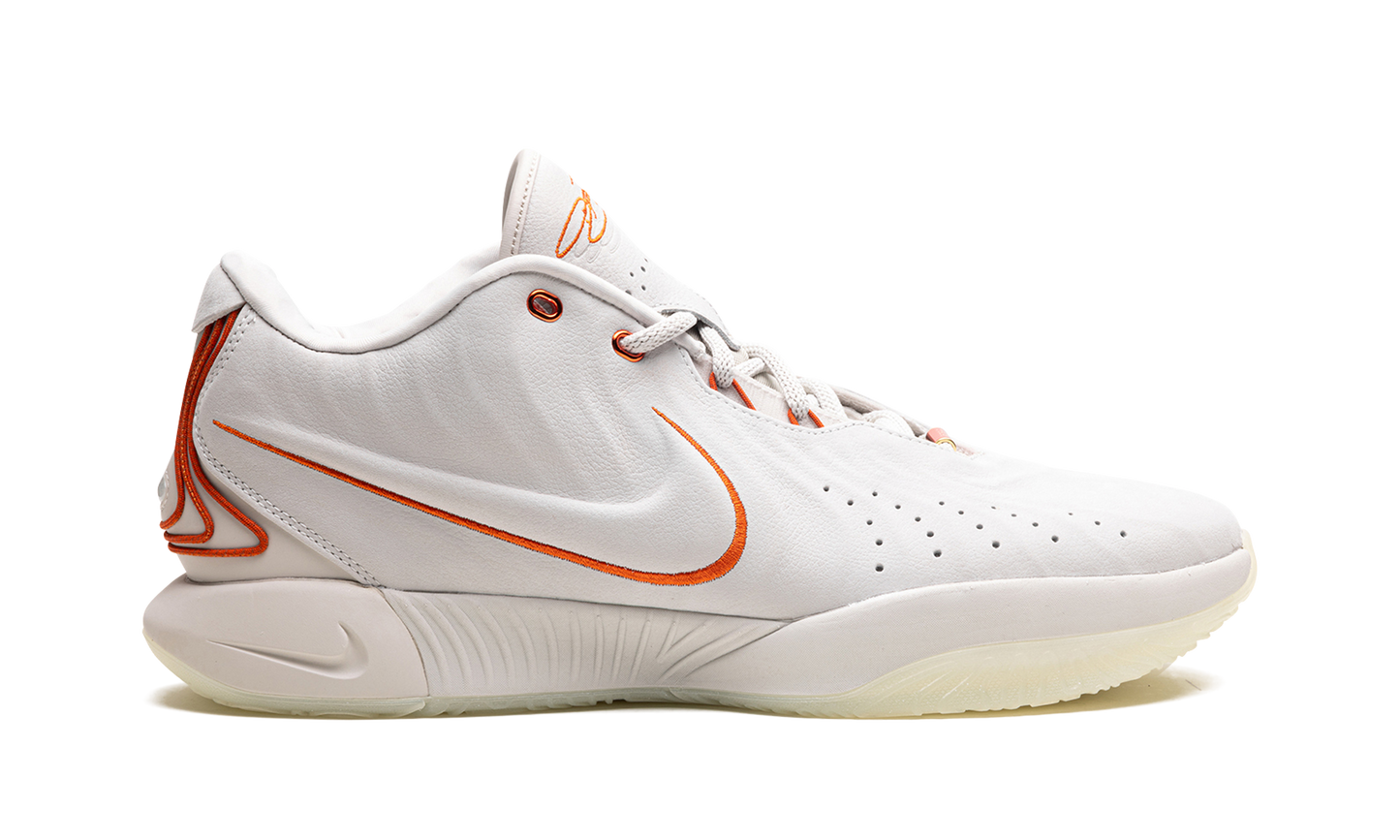 LeBron 21 "Akoya"