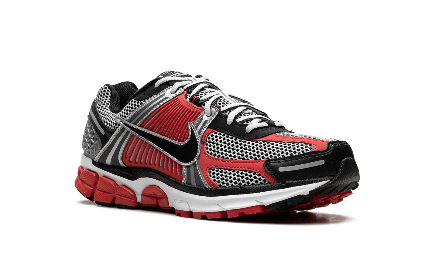 Zoom Vomero 5 "Metallic Silver University Red"