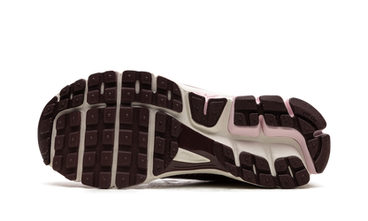 ZOOM VOMERO 5 WMNS "Pink Foam"