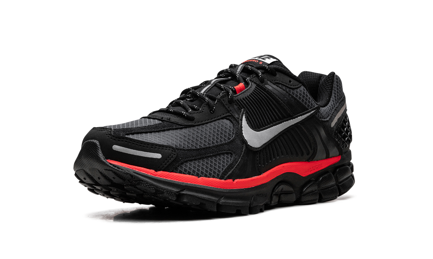 Zoom Vomero 5 "Black Metallic University Red"