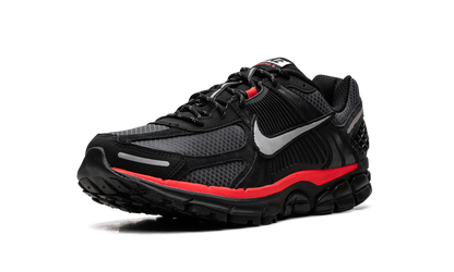 Zoom Vomero 5 "Black Metallic University Red"