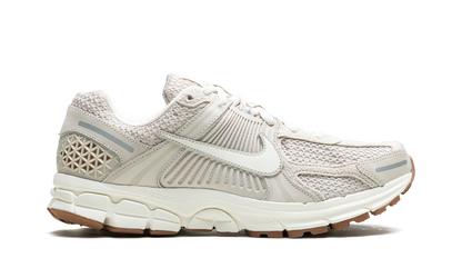 ZOOM VOMERO 5 WMNS "Light Orewood Brown"