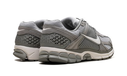 Zoom Vomero 5 "Dark Stucco"